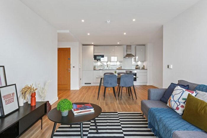 1 Bedroom Flat To Rent In Castle Park View, Castle Street, Bristol, BS2