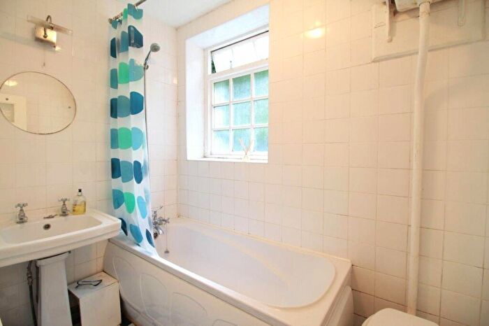 Apartment To Rent In North Hill Court, North Hill, Highgate, London, N6