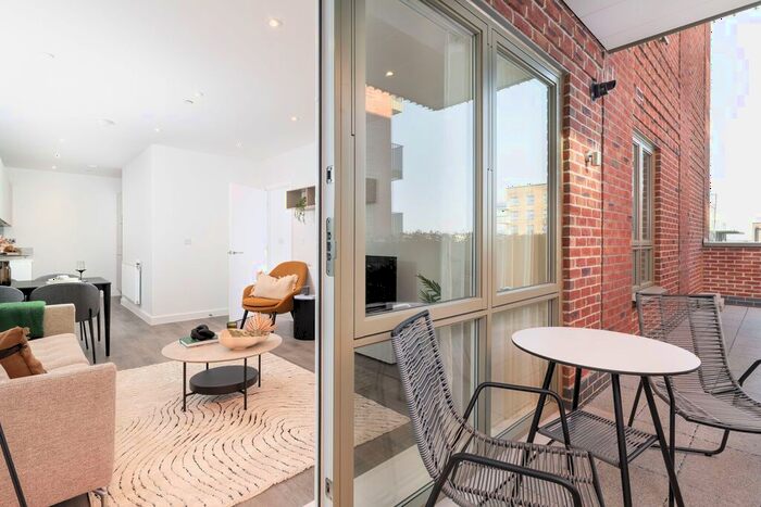 1 Bedroom Flat For Sale In "One Bedroom Apartment" At Station, Prestwick Road, Watford, WD19