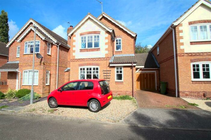 3 Bedroom House To Rent In Holly Drive, Aylesbury, HP21