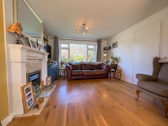 3 Bedroom Semi-Detached House For Sale In Wordsworth Rise, East Grinstead, RH19