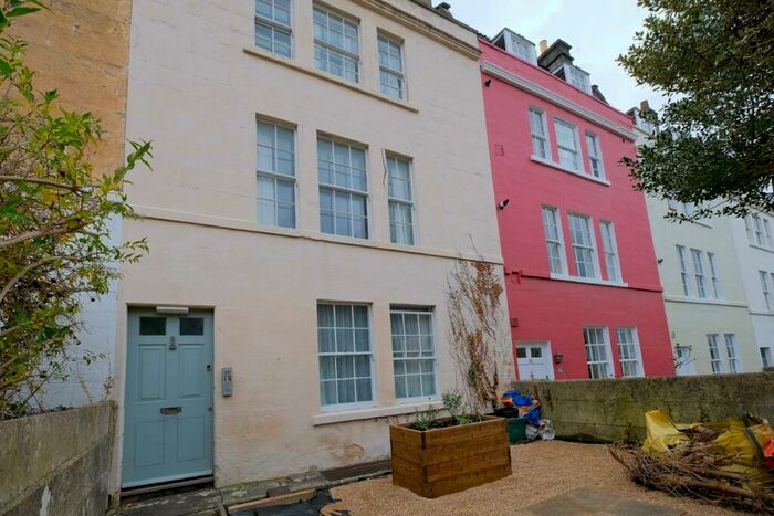 Flat To Rent In Lambridge Place, Bath, BA1