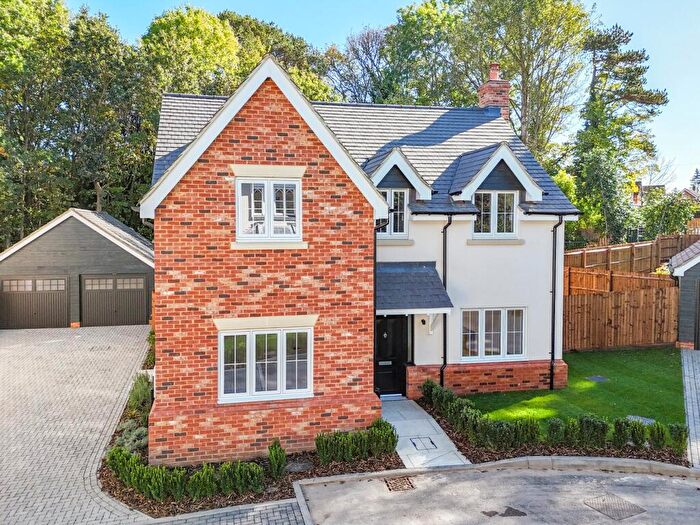 4 Bedroom Detached House For Sale In Hall Lane, Shenfield, Brentwood, CM15