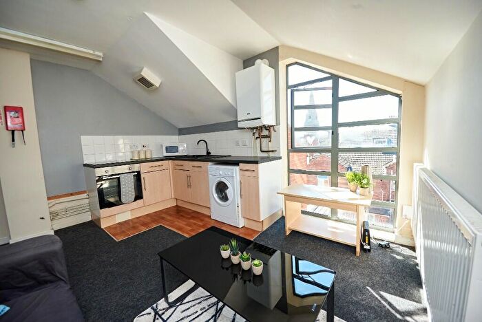 3 Bedroom Flat To Rent In Arthur Street, Nottingham, Nottinghamshire, NG7