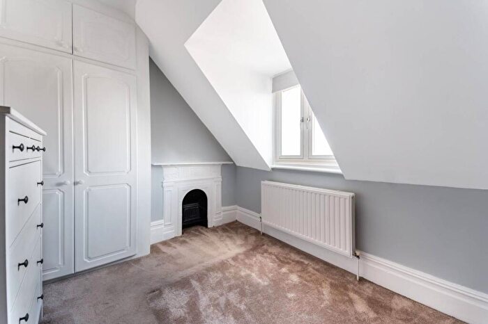 2 Bedroom Flat For Sale In High Road, Willesden Green, London, NW10