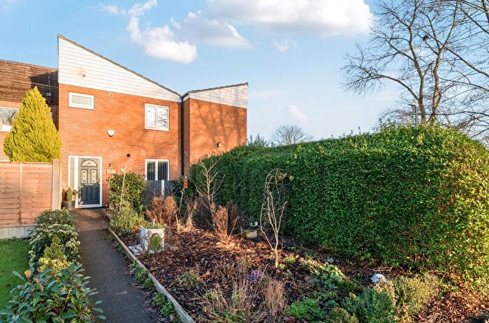 4 Bedroom Terraced House For Sale In Wharfedale, Wollaton, Nottinghamshire, NG8