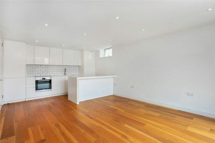 2 Bedroom Flat To Rent In Allgood Street, London, E2