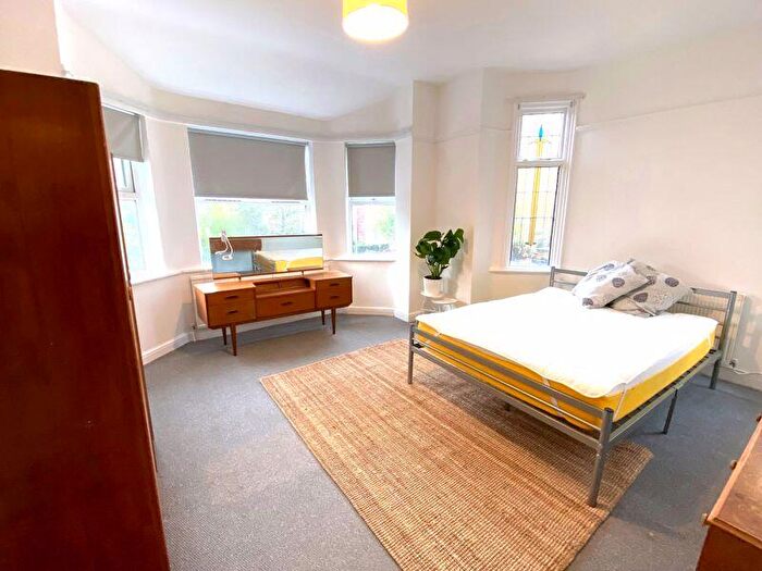 2 Bedroom Flat To Rent In Wood Road, Manchester, M16