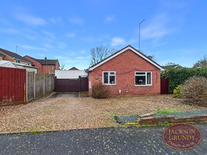 2 Bedroom Bungalow For Sale In Parkfield Road, Long Buckby, NN6