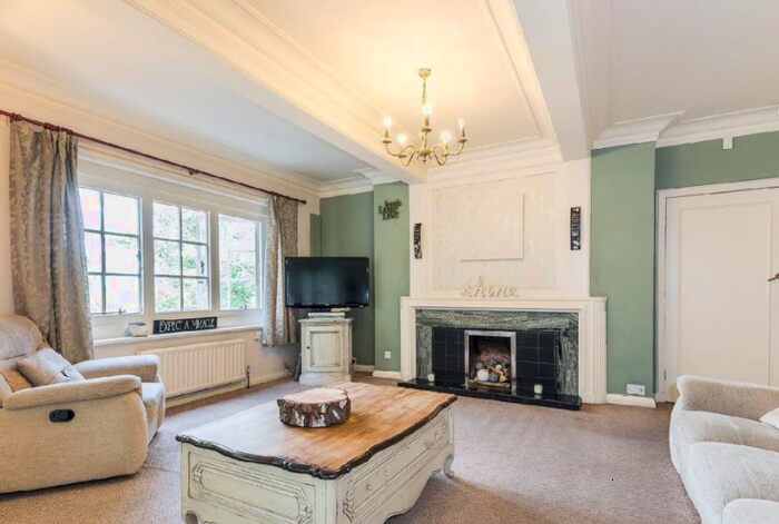 10 Bedroom Detached House To Rent In Langham House Elm Bank Drive Mapperly Park, Nottingham, NG3