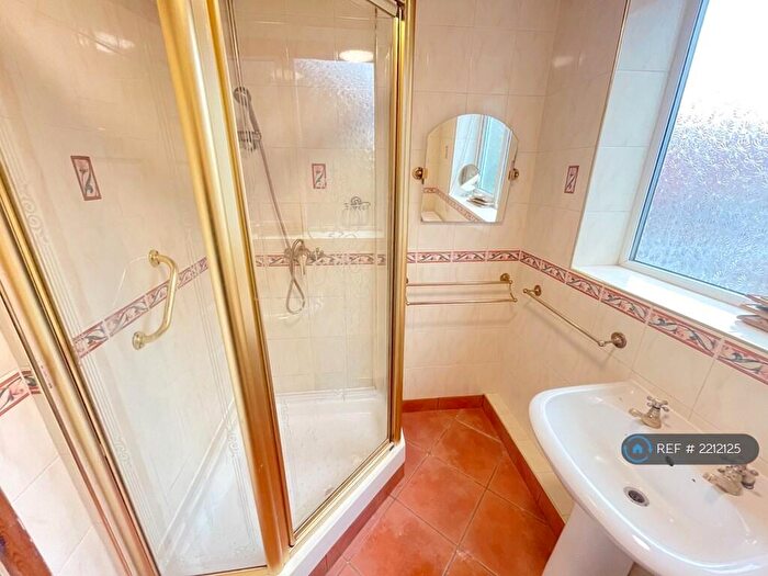 4 Bedroom Semi-Detached House To Rent In Windermere Road, Middleton, Manchester, M24