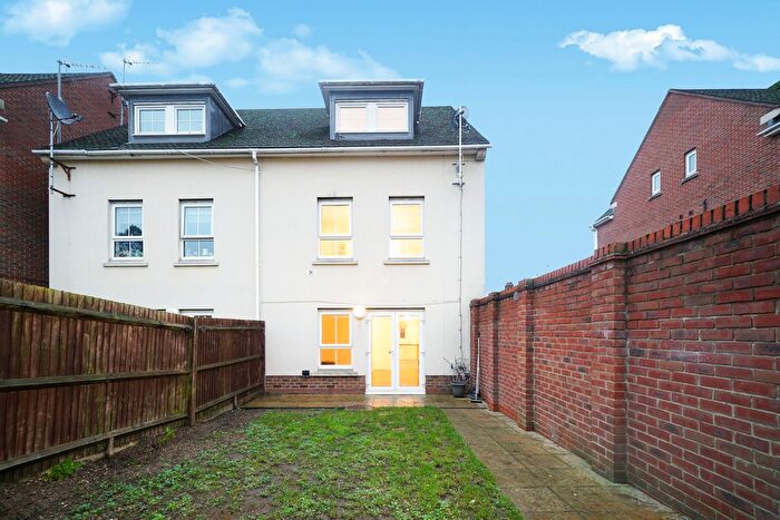 4 Bedroom Semi Detached House To Rent In Church Hill Road, Barnet, EN4