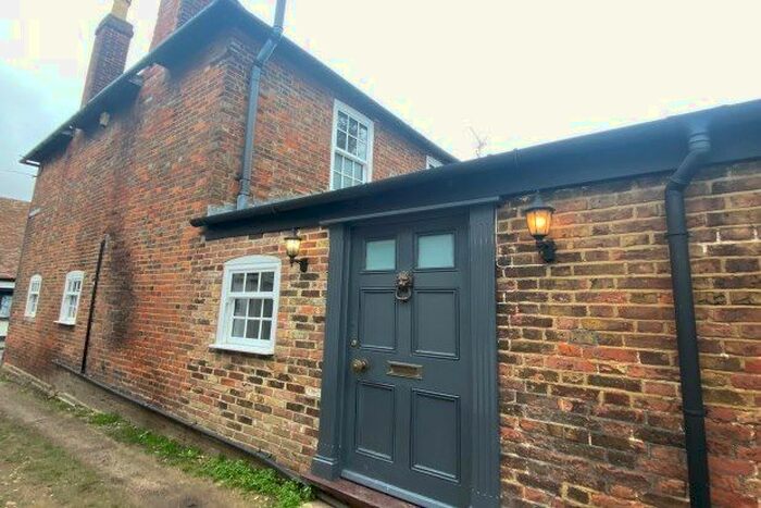 5 Bedroom Property To Rent In High Street, Sittingbourne, ME9