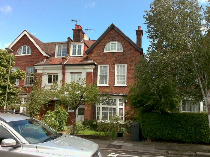 2 Bedroom Flat To Rent In Templars Avenue, London, NW11