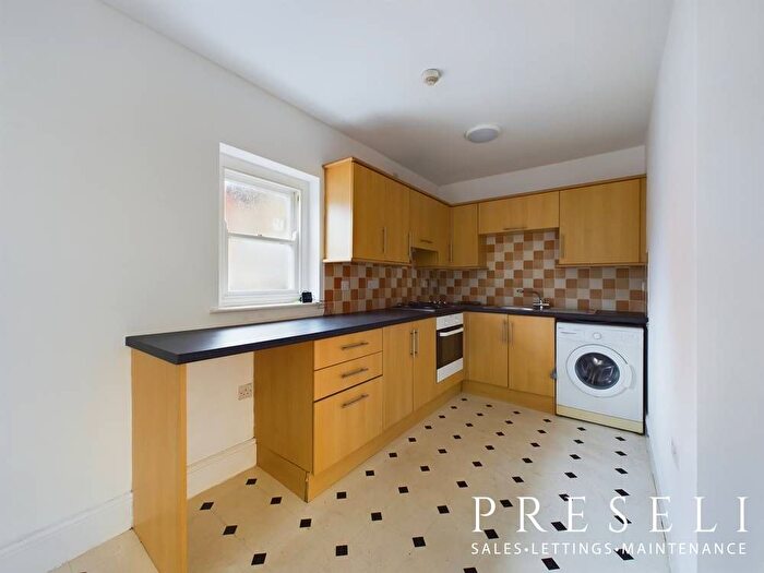 2 Bedroom Flat To Rent In Picton Place, Haverfordwest, SA61