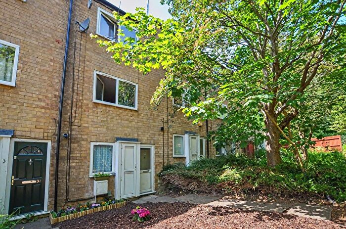 4 Bedroom Town House For Sale In Campion Court, Northampton, NN3