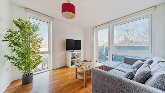 3 Bedroom Flat For Sale In Icon Apartments, Duckett Street, Stepney, E1