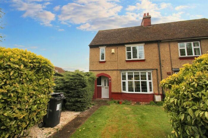 3 Bedroom Semi-Detached House To Rent In Willington Road, MK44