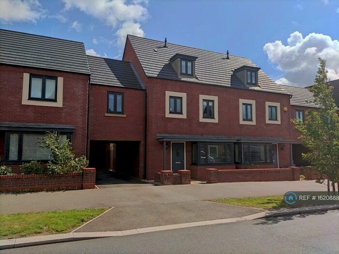 5 Bedroom Semi-Detached House To Rent In Kent Road South, Northampton, NN5