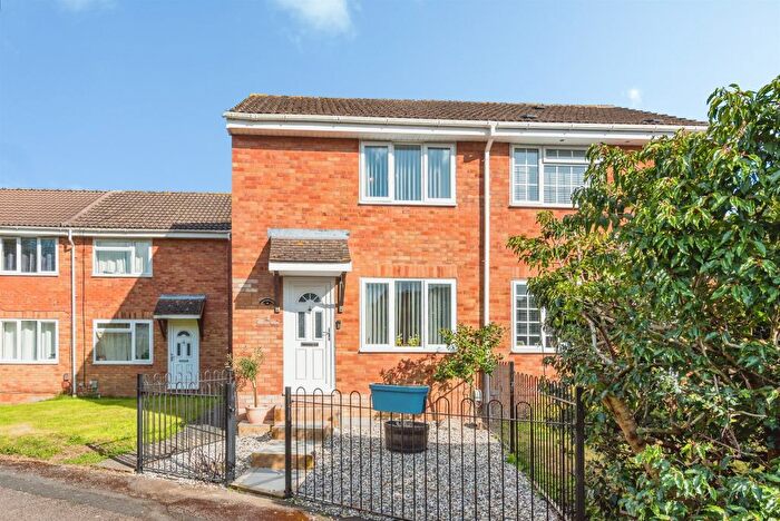 2 Bedroom End Terrace House For Sale In Saxton Walk, Shaw, Swindon, SN5