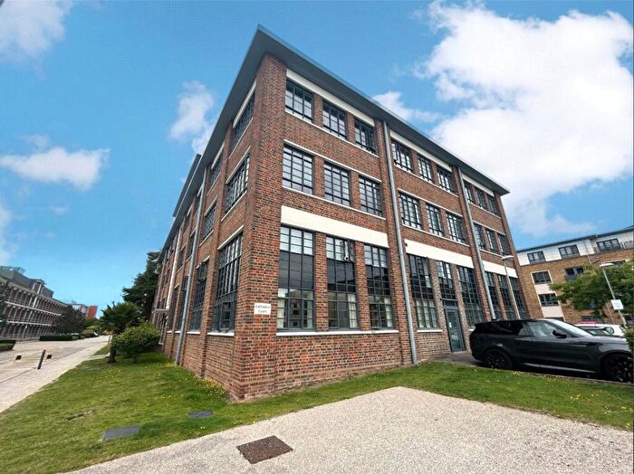 1 Bedroom Apartment For Sale In Cathedral Court, O'Gorman Avenue, Farnborough, Hampshire, GU14