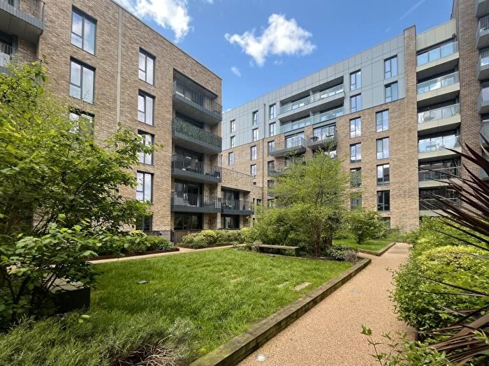 2 Bedroom Flat To Rent In Staines, Surrey, TW18