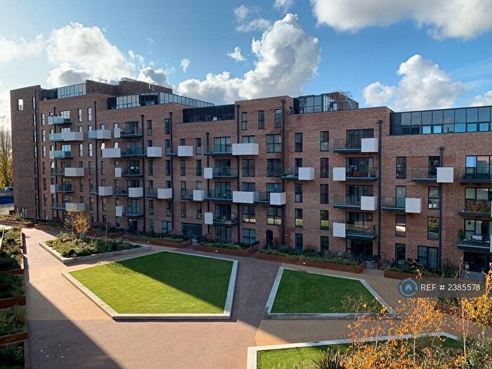 3 Bedroom Flat To Rent In Purbeck Gardens, London, SE26