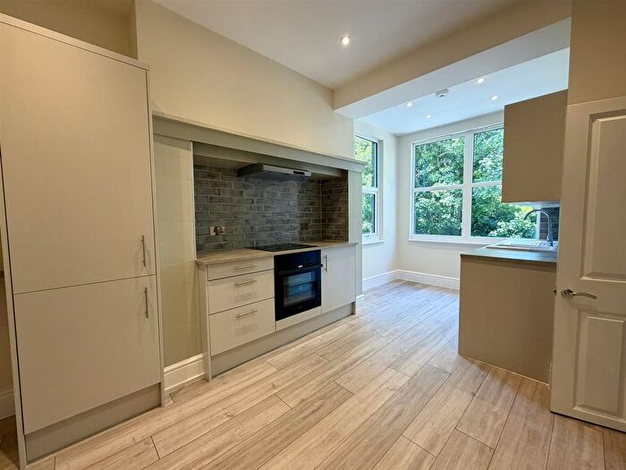 2 Bedroom Flat To Rent In Upper High Street, Epsom, KT17
