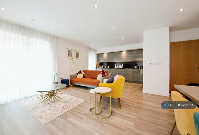 3 Bedroom Flat To Rent In Jasmin House, London, NW9