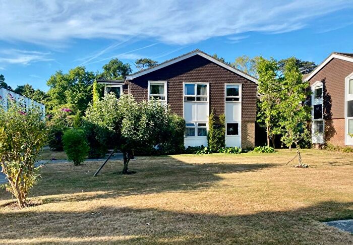 3 Bedroom Apartment For Sale In Larchmoor Park, Stoke Poges, SL2