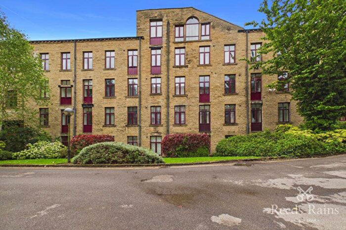 2 Bedroom Apartment To Rent In Garden Street North, Halifax, West Yorkshire, HX3