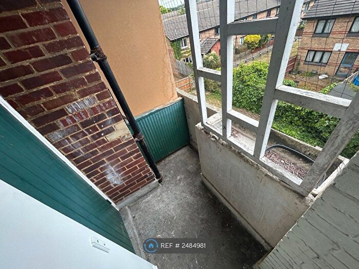 3 Bedroom Flat To Rent In Elgar House, London, N8