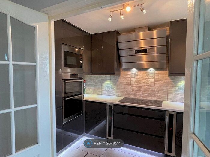 2 Bedroom Flat To Rent In Ridley Close, Barking, IG11