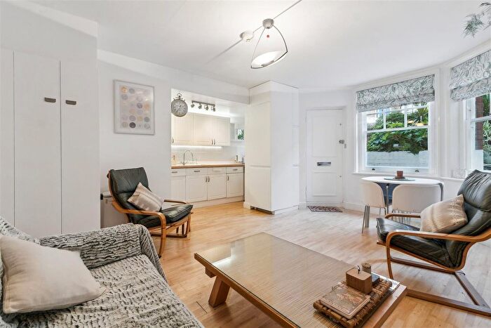 2 Bedroom Flat For Sale In Avonmore Road, London, W14
