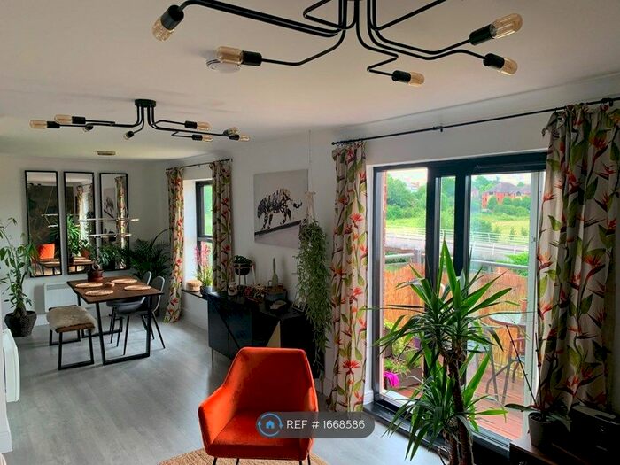 2 Bedroom Flat To Rent In Kingfisher Close, Warwick, CV34