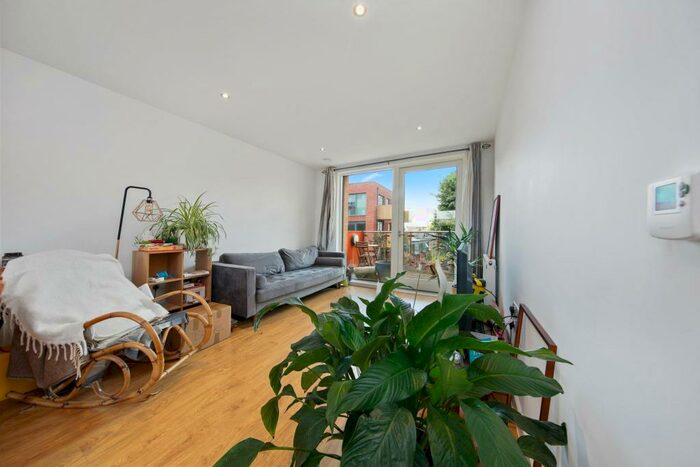 2 Bedroom Flat To Rent In Edmund Street, London, SE5