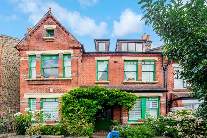 Property To Rent In Top Floor Flat, Hollingbourne Road, London, SE24