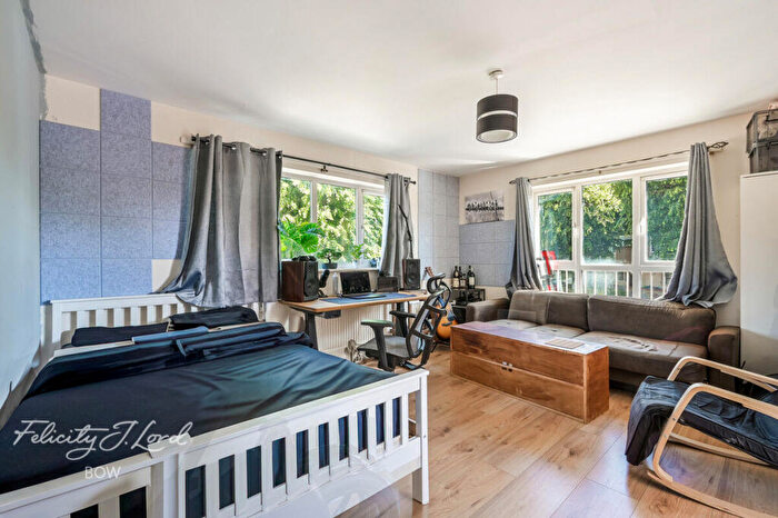 2 Bedroom Apartment For Sale In Belton Way, London, E3