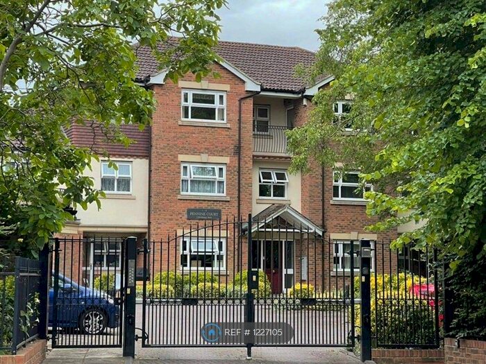 3 Bedroom Flat To Rent In Pennine Court, Croydon, CR0