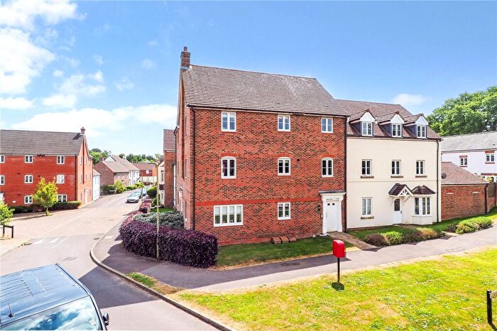 2 Bedroom Apartment For Sale In Luker Drive, Petersfield, Hampshire, GU31