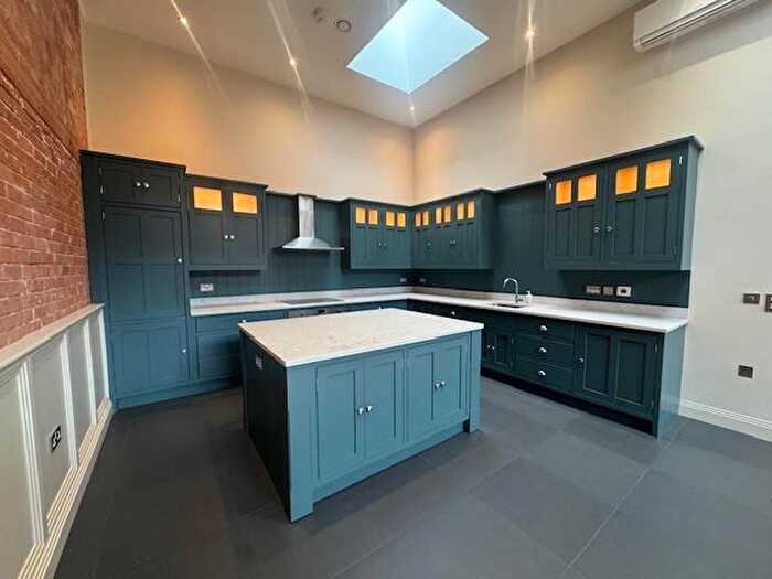 2 Bedroom Flat To Rent In Bartholomew Street, Newbury, RG14