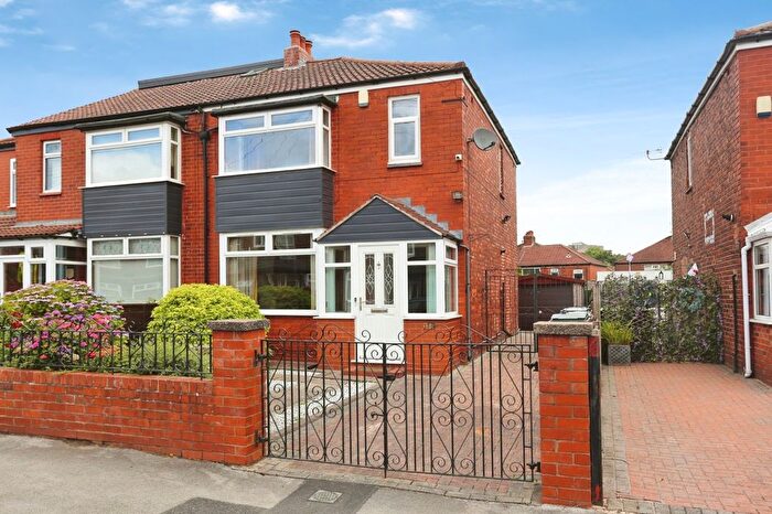 3 Bedroom Semi-Detached House For Sale In Broadstone Hall Road South, Heaton Chapel, Stockport, SK4