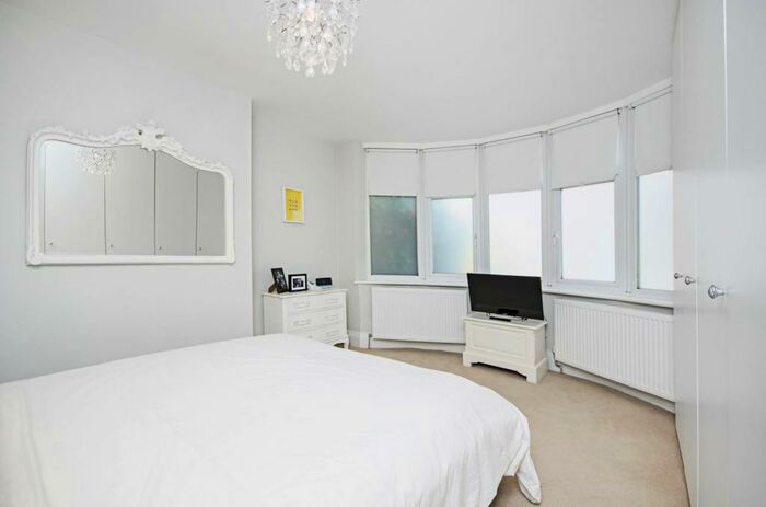 2 Bedroom Flat To Rent In St Marys Road, Golders Green, London, NW11