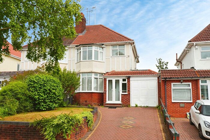 3 Bedroom Semi-Detached House For Sale In Beech Avenue, Quinton, B32