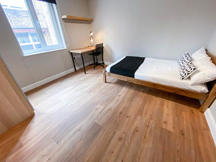 8 Bedroom Flat To Rent In Hardman Street, L1