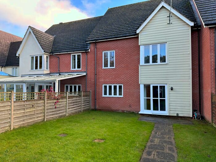 4 Bedroom Semi-Detached House To Rent In Woodshires Road, Solihull, B92