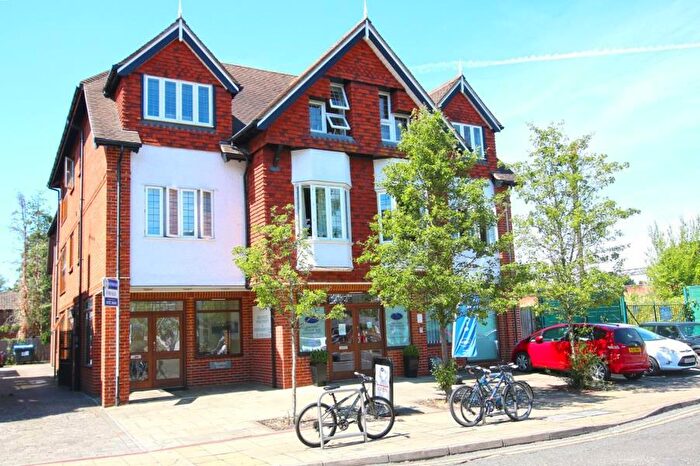 2 Bedroom Apartment To Rent In West Byfleet, KT14