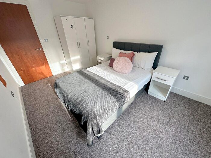 2 Bedroom Apartment To Rent In Mount Pleasant, L3