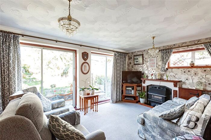 3 Bedroom Bungalow For Sale In Cranham Gardens, Upminster, RM14