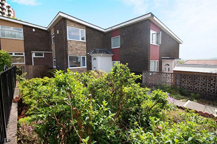 3 Bedroom Property To Rent In Highlaws Gardens, Gateshead, Tyne And Wear, NE9